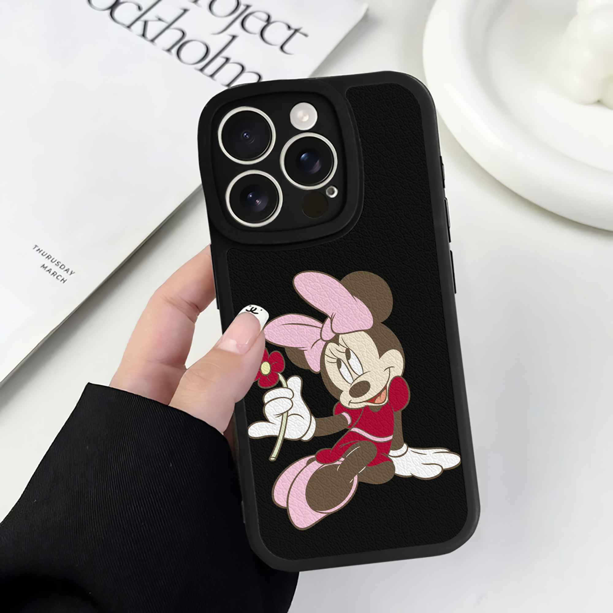 （画像用） ミッキーマウス Mickey Mouse 【iPhone 16シリーズ対応】シリコンスマホケース（レザー調） 材質：シリコン